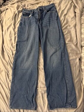 Hollister Wide-Leg Jeans in Medium Blue Wash